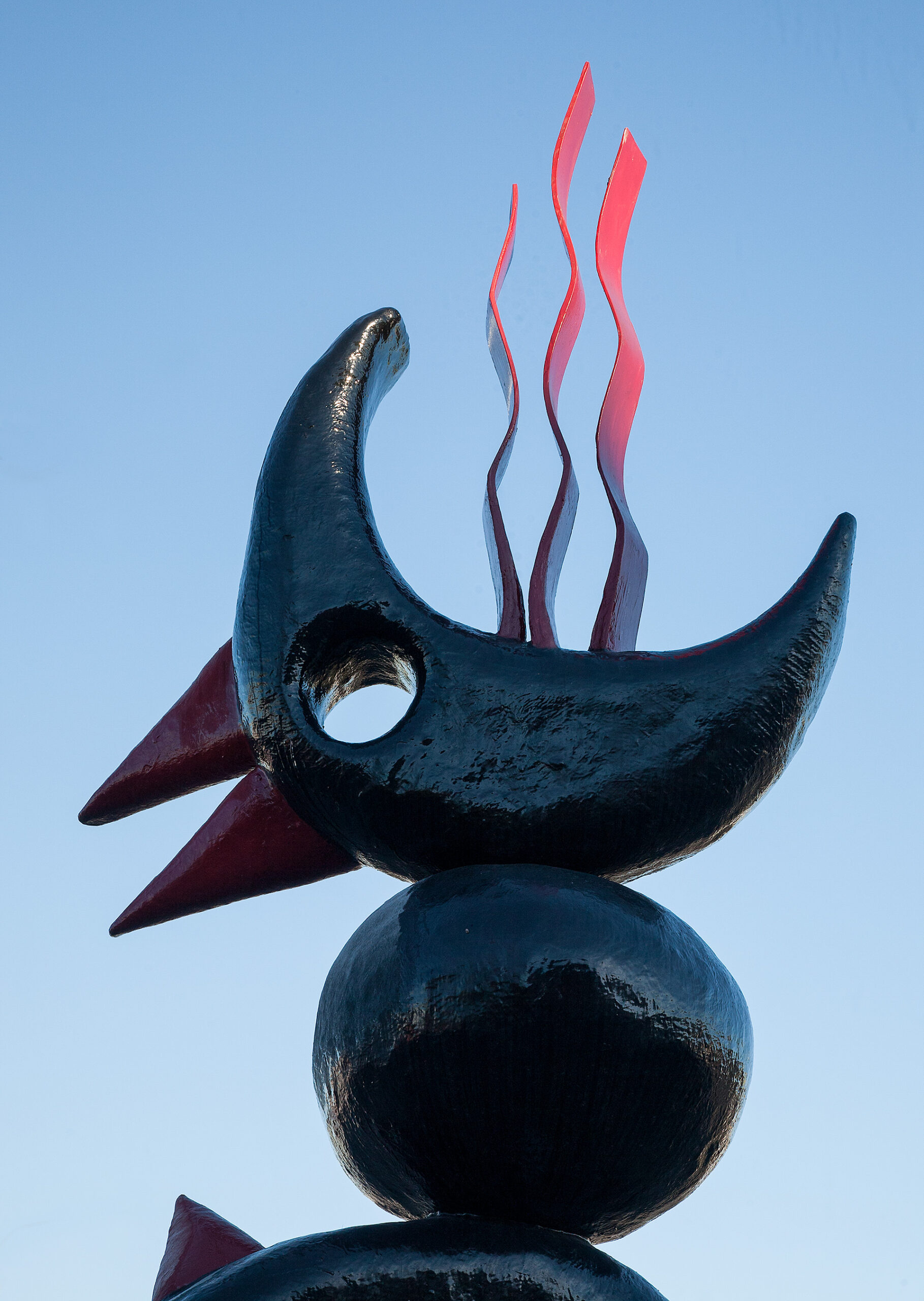 En figur som är uppbyggd av tre former som bildar underkropp, mellankropp och huvud.