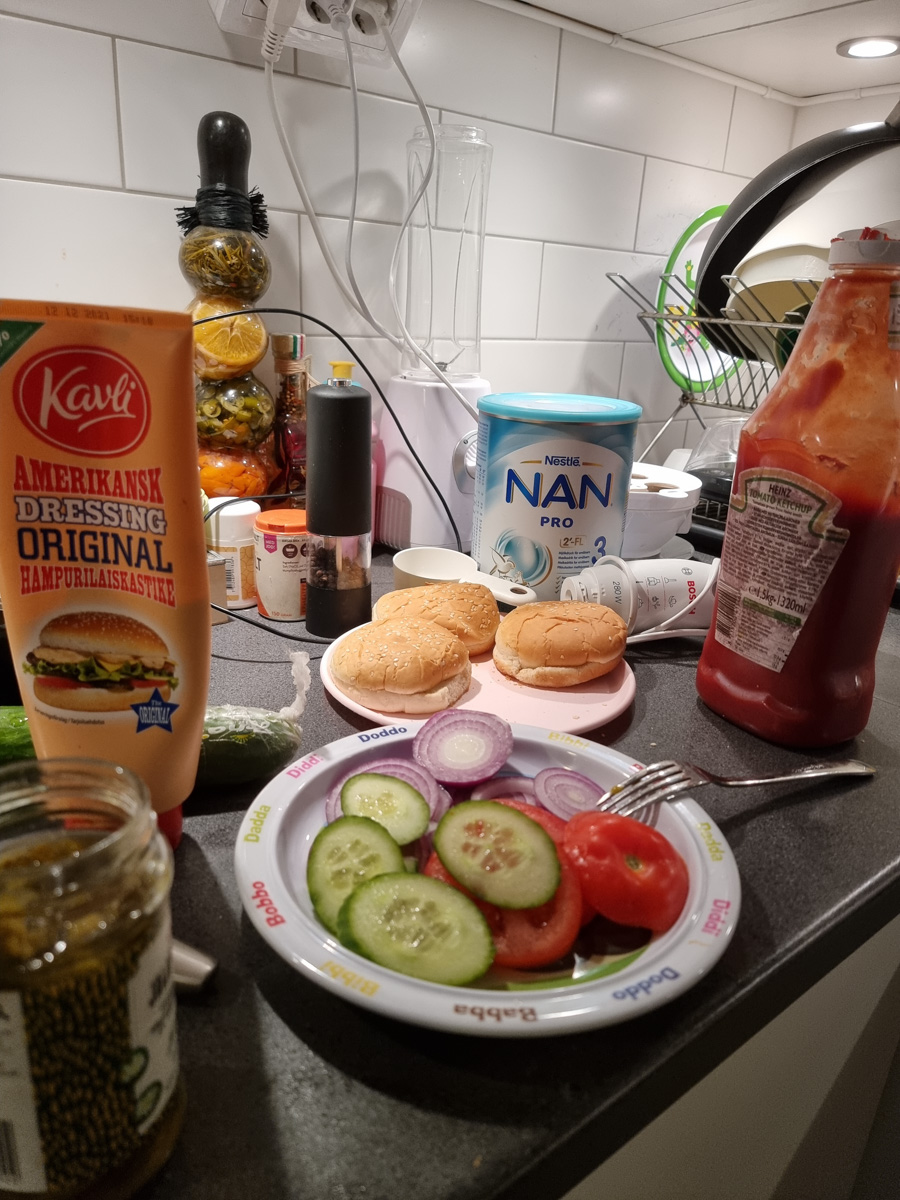 Småbarnsförälder, 10 händer är det man behöver när man är småbarnsförälder och fokus ska va på flera saker samtidigt.