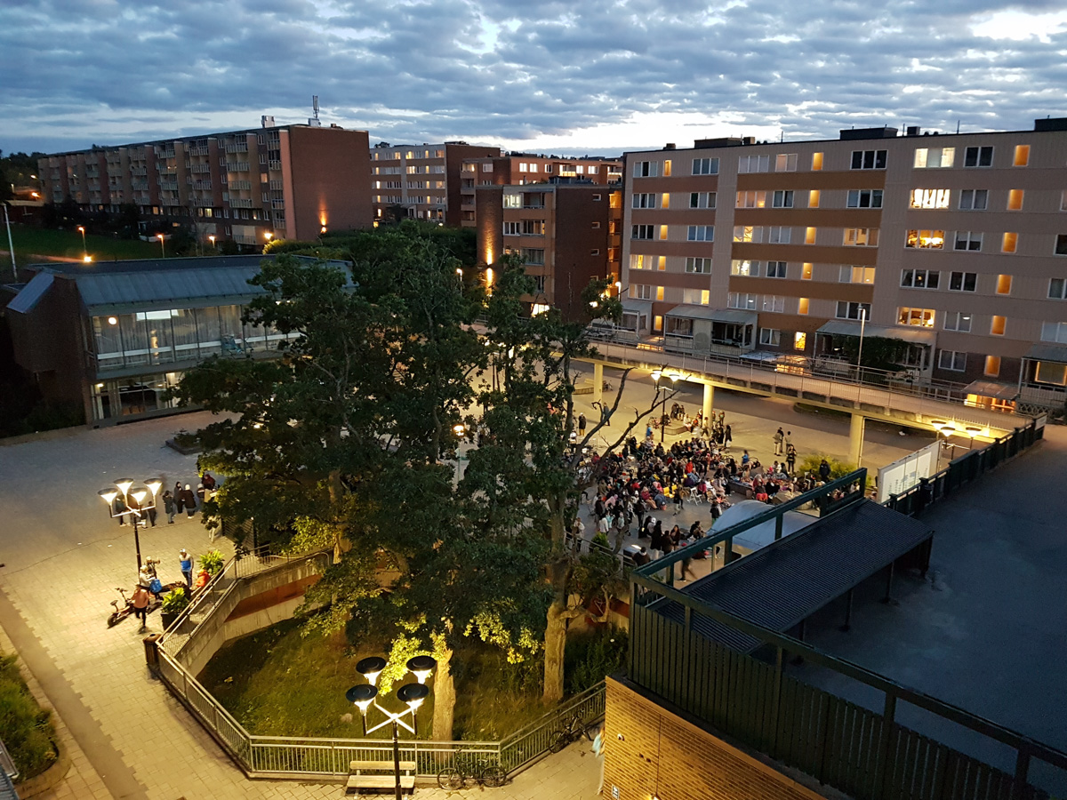 Utomhusbio på Fisksätra Torg, bio för alla åldrar.