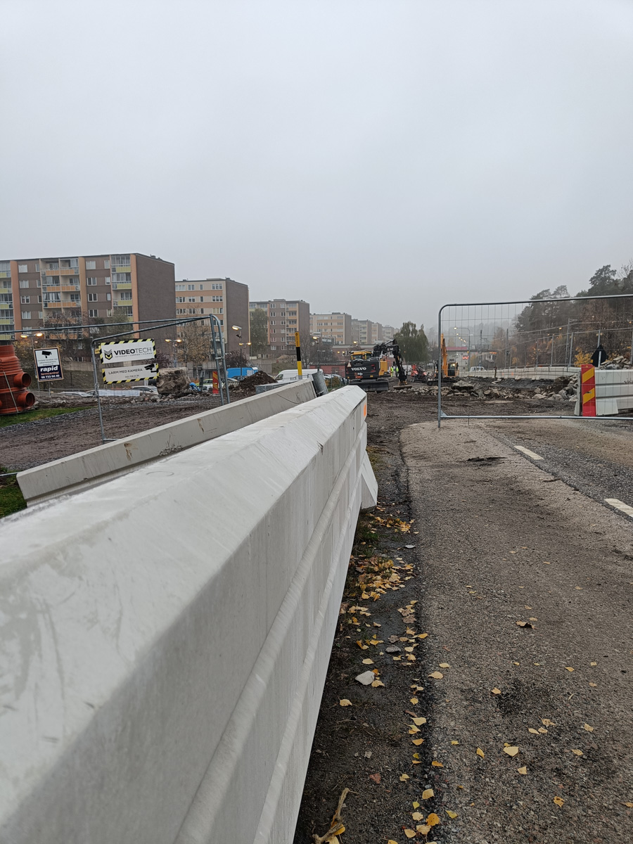 Bygg på G. Uanför Lakegatan byggs det nya bostäder. Här tog jag foto på själva arbetsplatsen med diverse fordon.