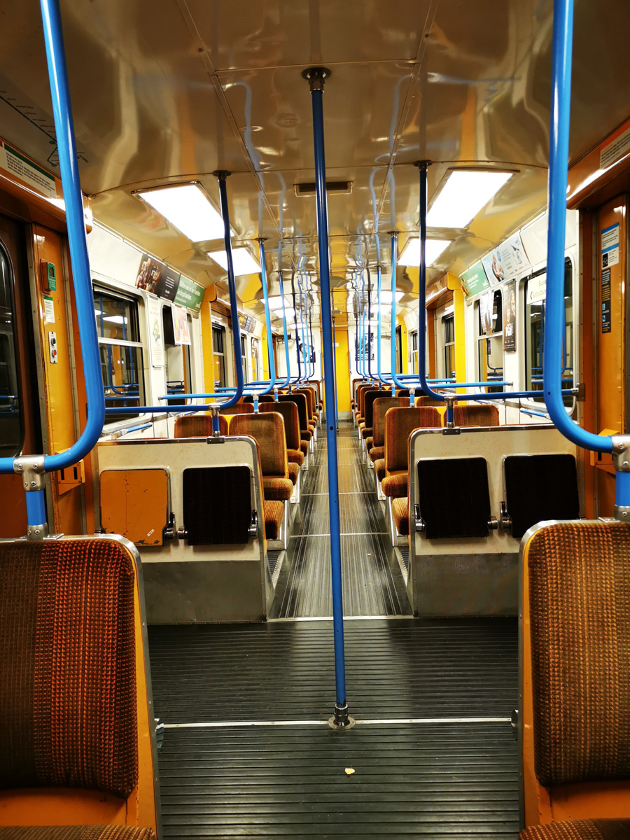 Saltsjöbanan. Ensam på tåget.