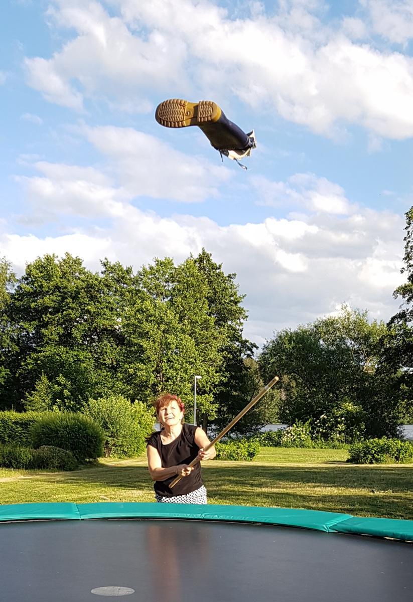 Midsommar 5-kamp​. Vi kastar skitstöveln!