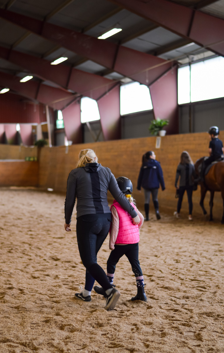 Ponnyridning på Överby​.