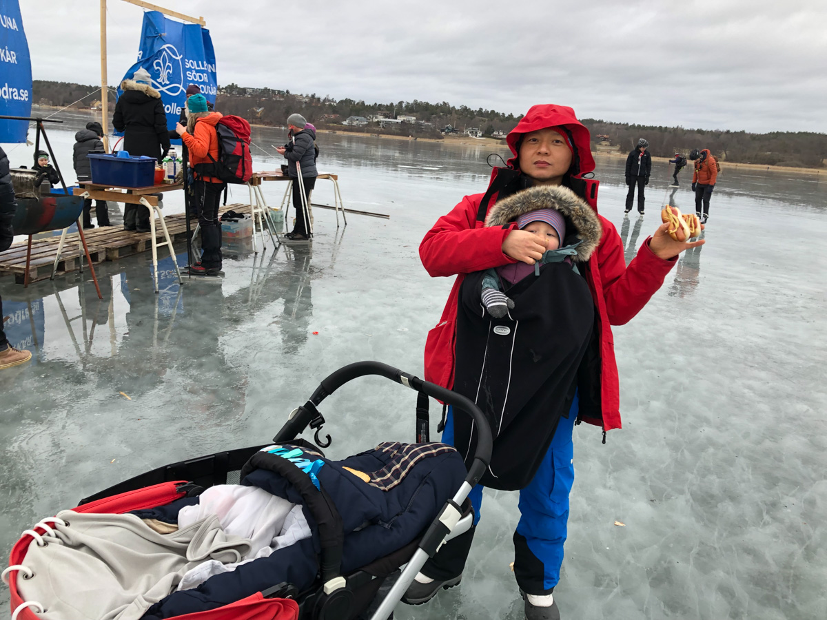 Skridskor på Edsviken​. På listan över livets topp fem är skridskor på Edsviken i #sollentuna​