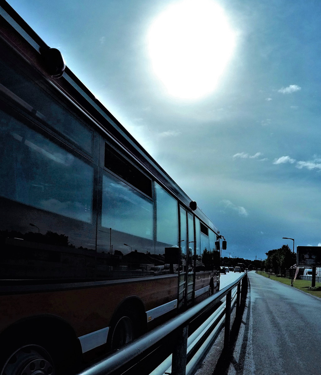Sollentuna till Kista med buss, cykel, bil eller gång​.
