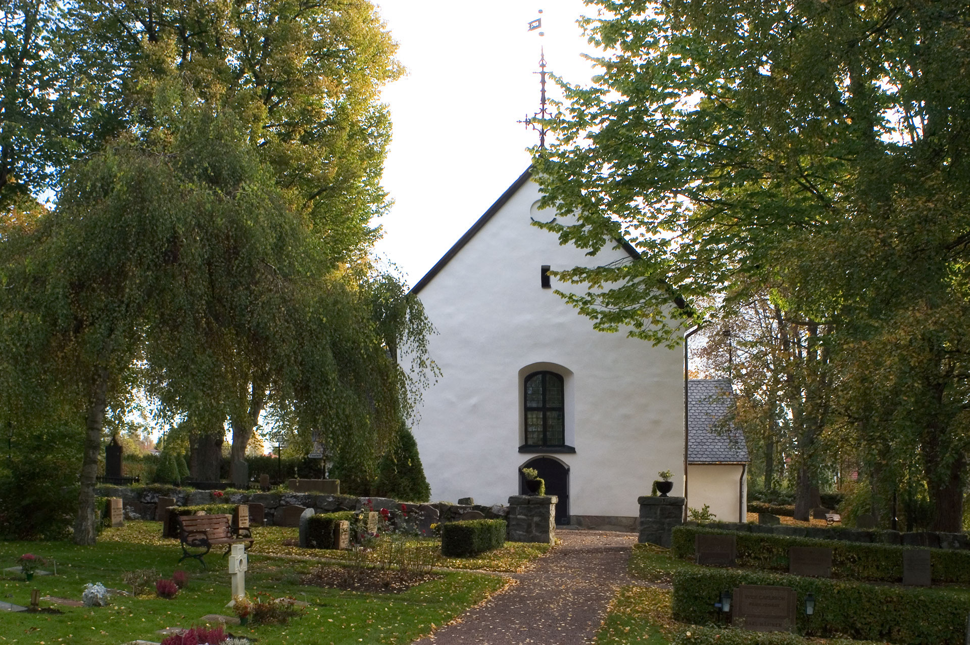 En stenkyrka.