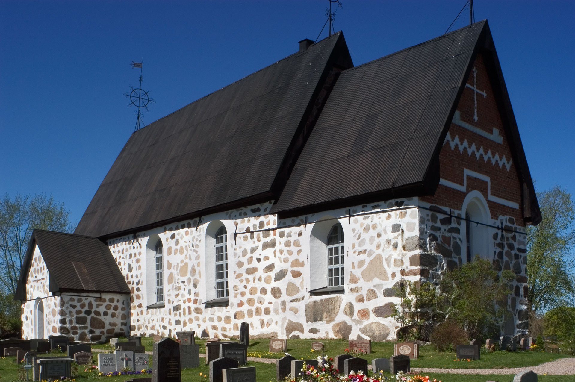 En stenkyrka.