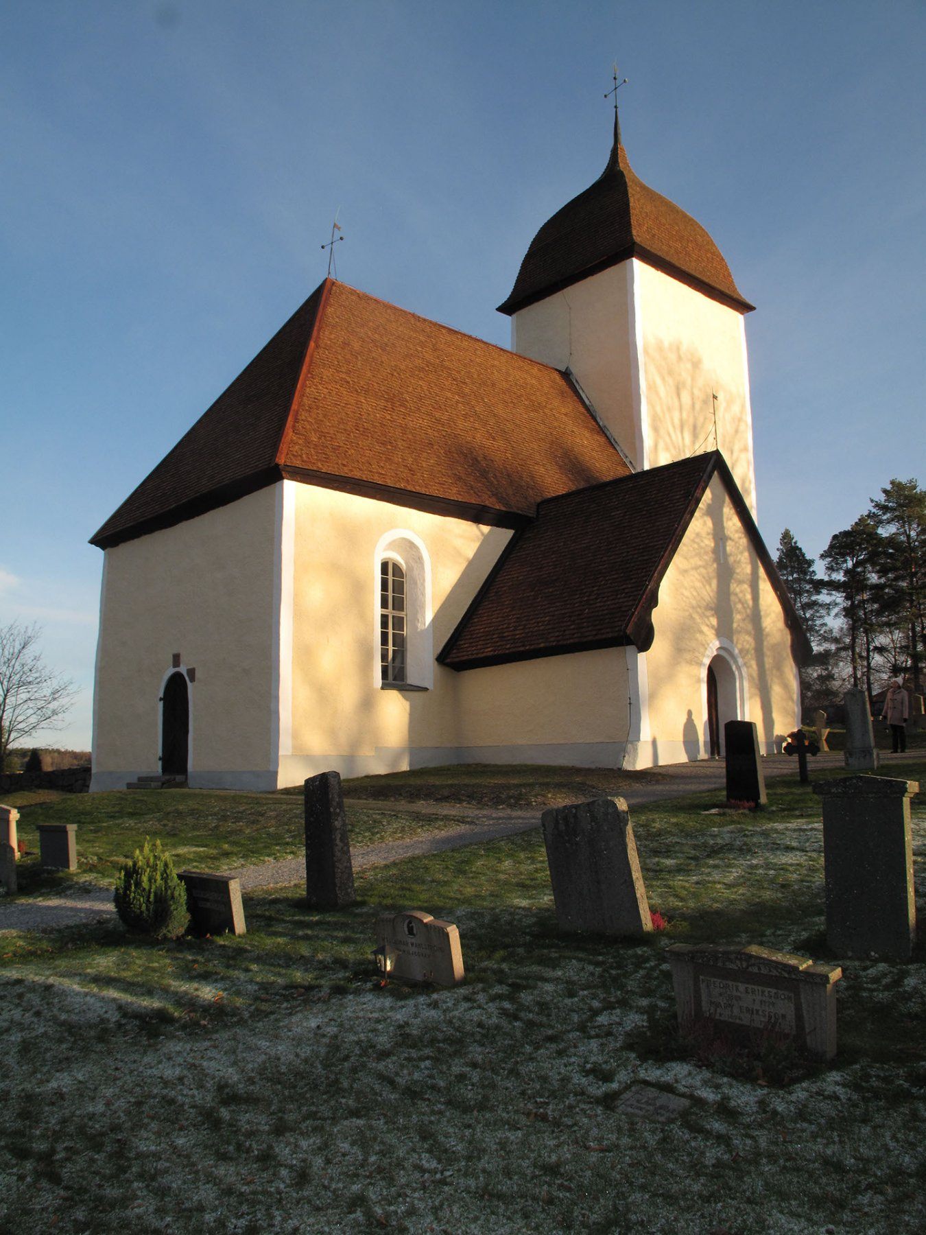 En stenkyrka.