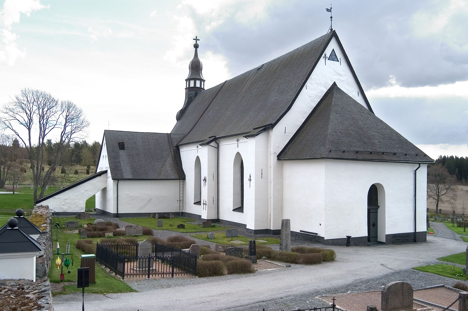 En stenkyrka.