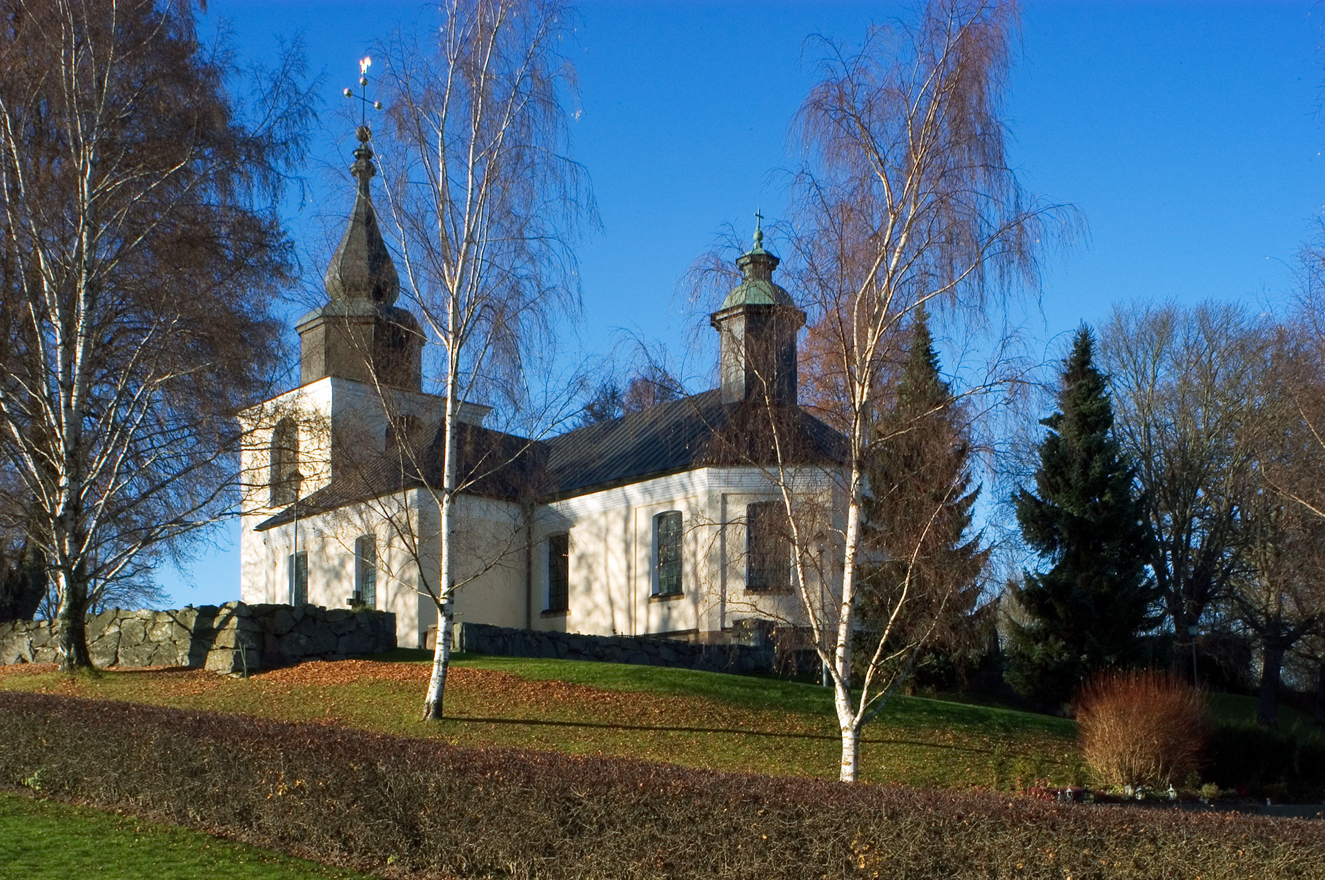 En stenkyrka.