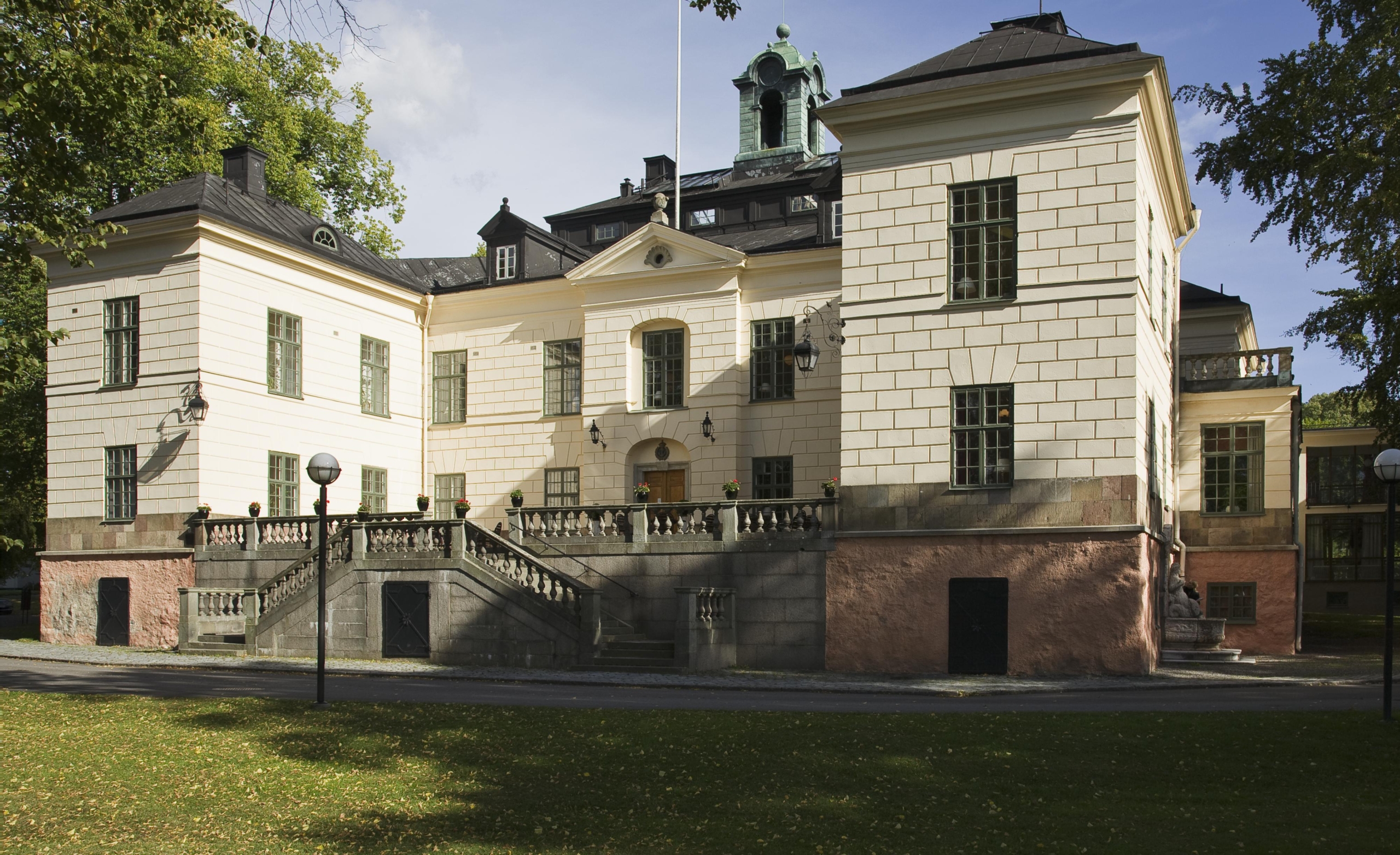 Slottet på nära håll i solsken.